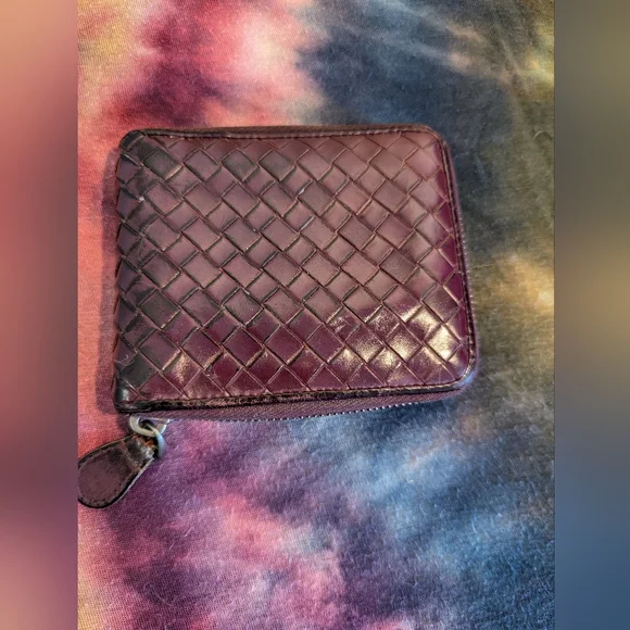 VGUC Bottega Veneta Zip Bifold Wallet in Merlot